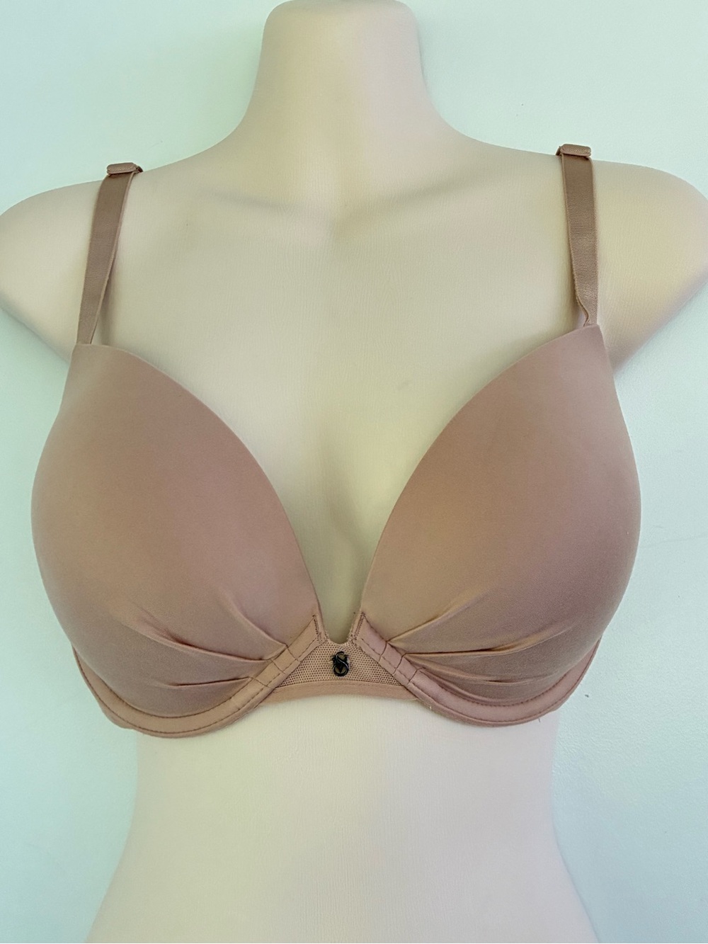 Victoria’s Secret Plunge Push-Up Everyday Nude Push-Up Bra - Nude 34 DD